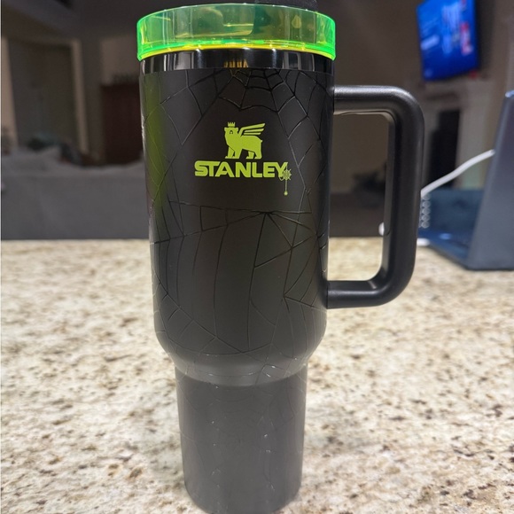 STANLEY HALLOWEEN GLOW IN THE DARK 40oz Quencher h2.0 Limited Edition - Picture 2 of 5